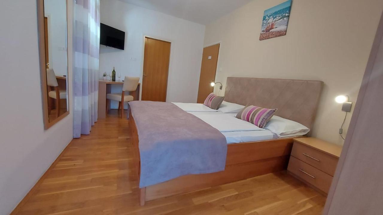 Guest House Tom Малинска Экстерьер фото